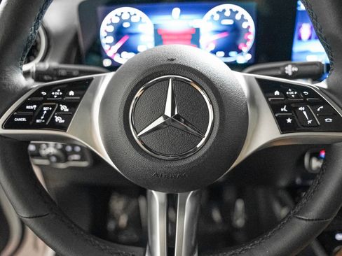 Used 2026 Mercedes-Benz GLB 250 image 12