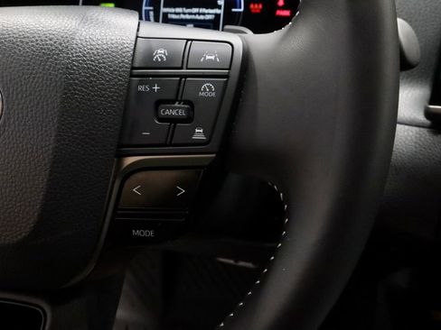 Used 2025 Toyota Camry SE AWD/4WD image 27
