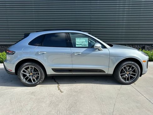 Certified 2025 Porsche Macan AWD/4WD image 8