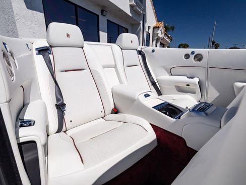 Used 2017 Rolls-Royce Dawn image 37