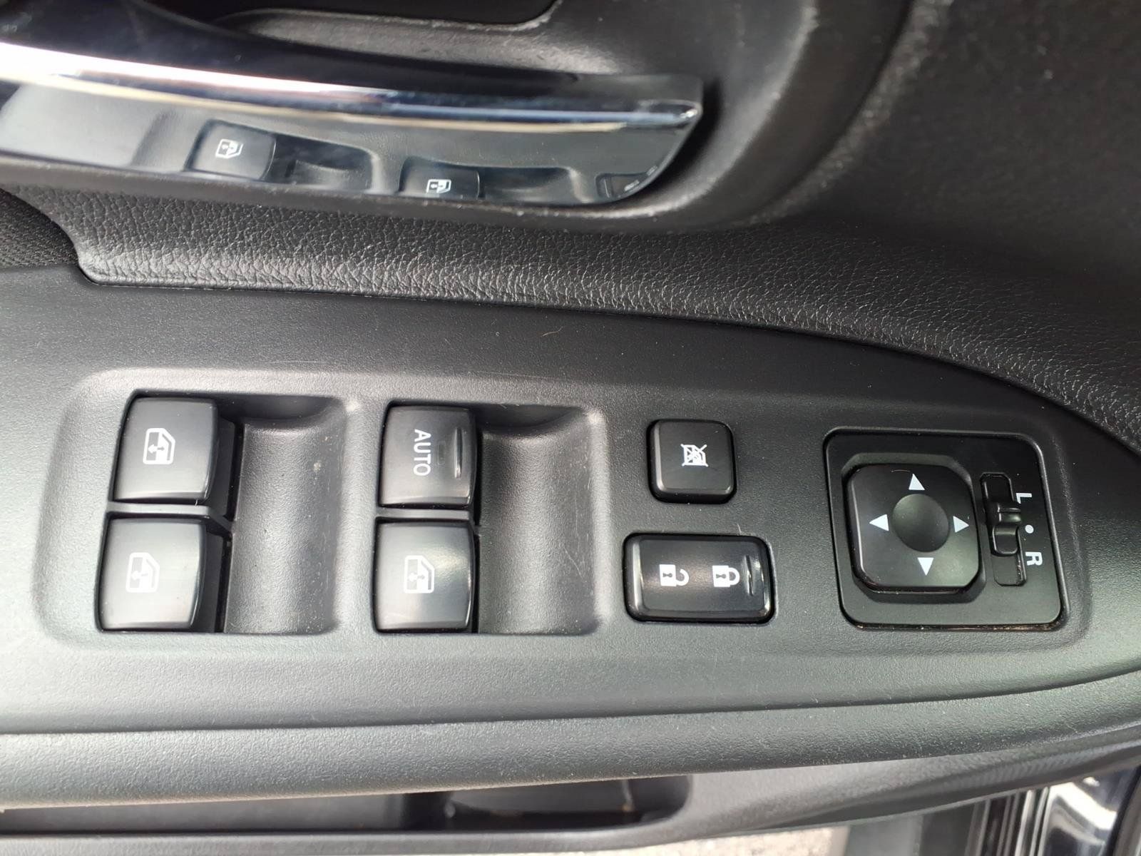 Used 2017 Mitsubishi Outlander SE AWD/4WD image 13