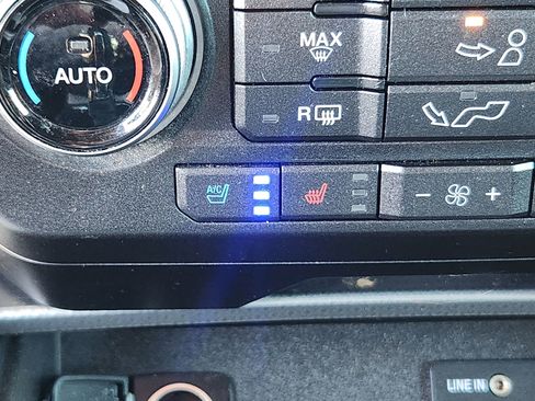 Used 2015 Ford F150 Lariat w/ Equipment Group 502A Luxury RWD image 15