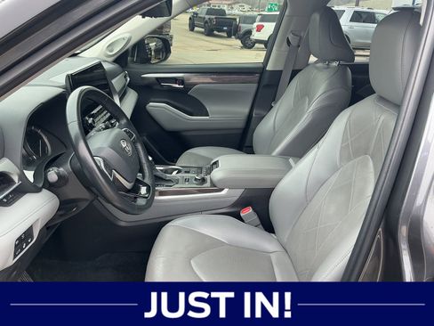 Used 2022 Toyota Highlander Platinum image 6