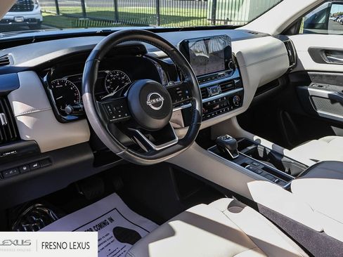 Used 2023 Nissan Pathfinder SL FWD image 19