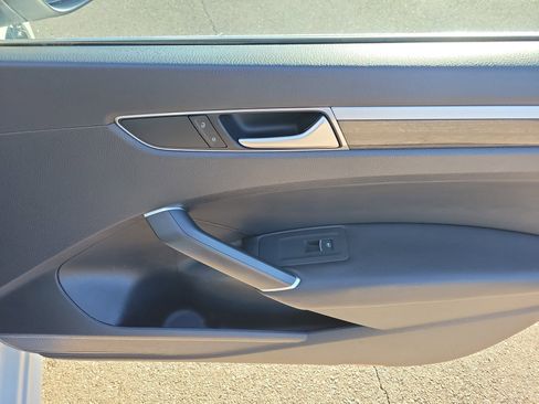 Used 2016 Volkswagen Passat 1.8T SE w/ Lighting Package image 10