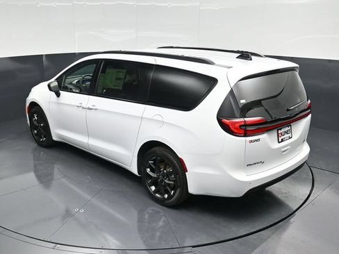 New 2026 Chrysler Pacifica Select w/ S Appearance Package AWD/4WD image 50