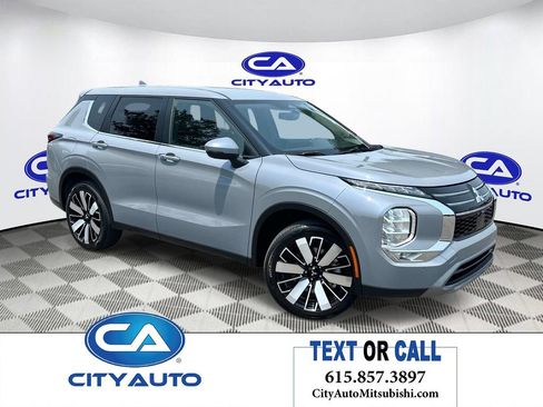 Used 2025 Mitsubishi Outlander SE FWD image 1