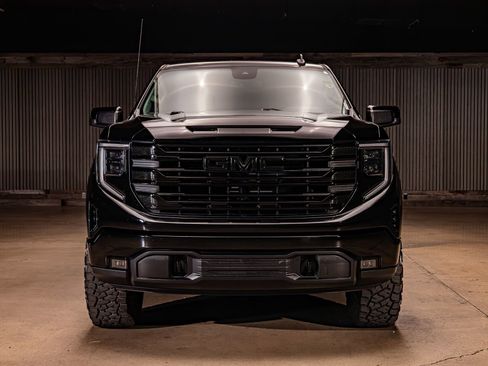 Used 2025 GMC Sierra 1500 Elevation image 2