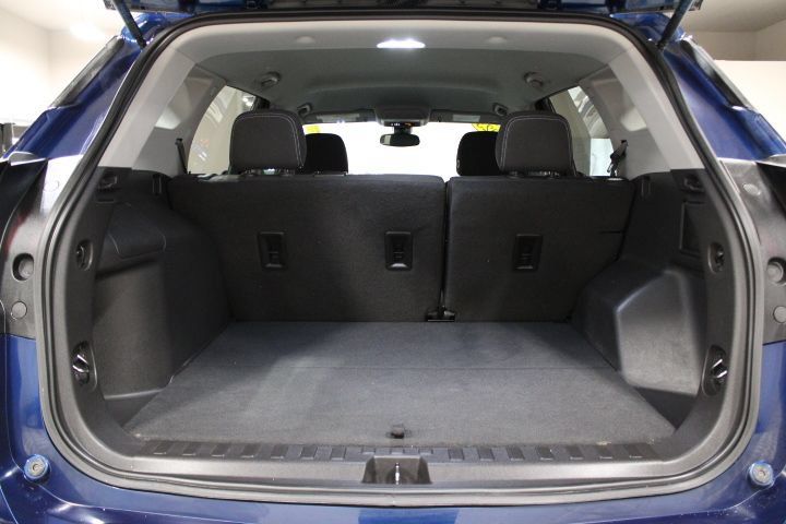 Used 2023 GMC Terrain SLE w/ Elevation Edition AWD/4WD image 12