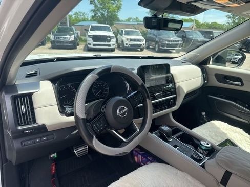 Used 2024 Nissan Pathfinder SL w/ SL Premium Package AWD/4WD image 14