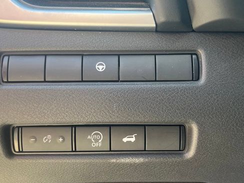 Used 2025 Nissan Rogue SV AWD/4WD image 12