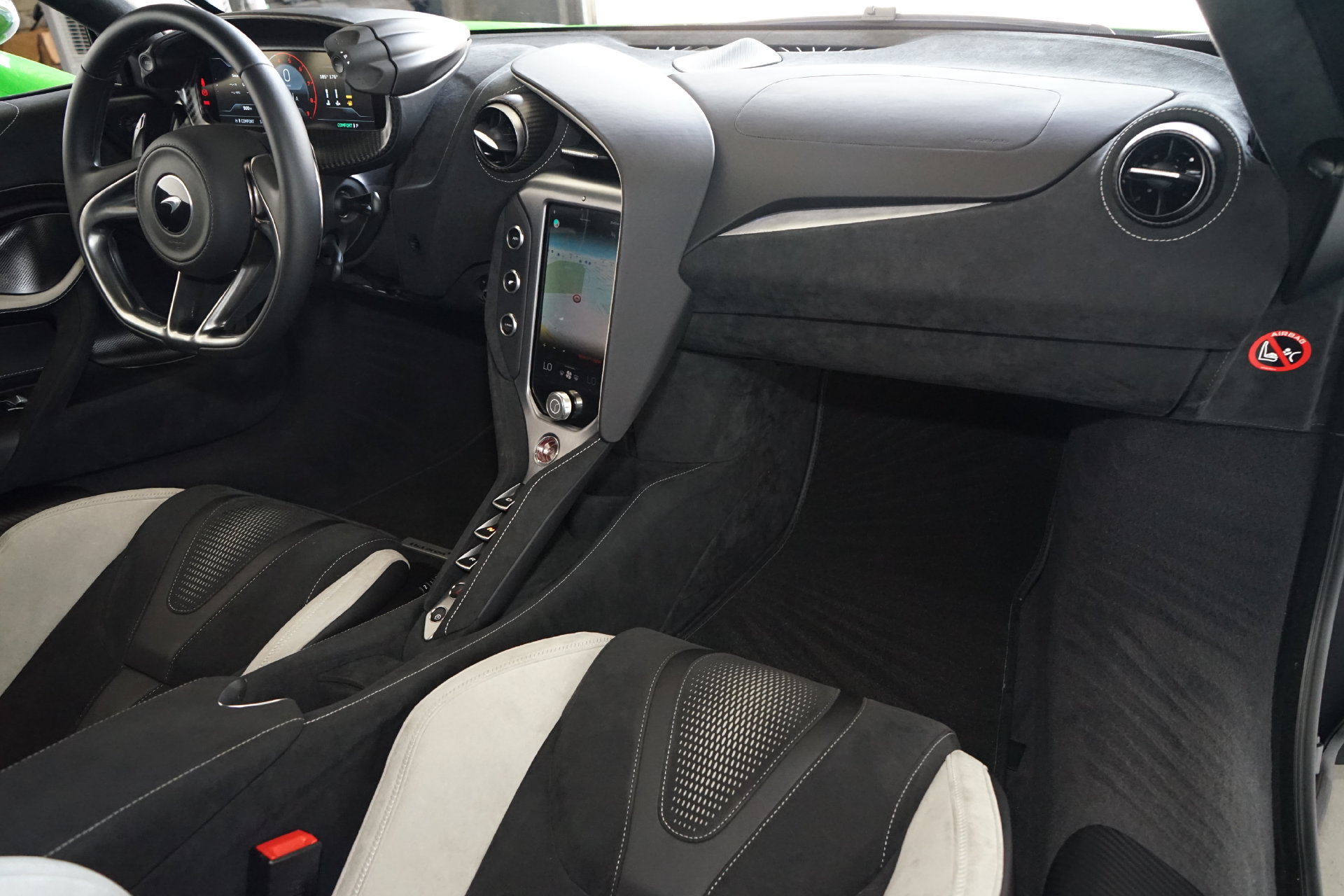 Used 2024 McLaren 750S RWD image 21