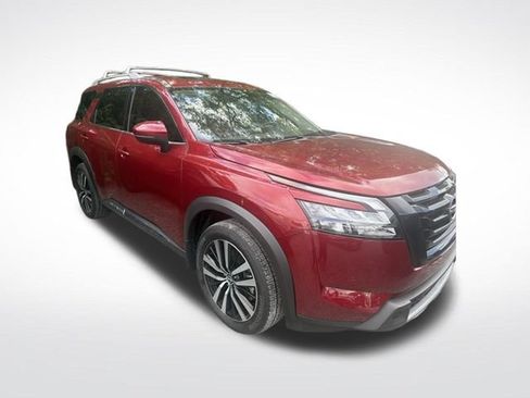 Used 2025 Nissan Pathfinder Platinum w/ Black Appearance Package FWD image 3