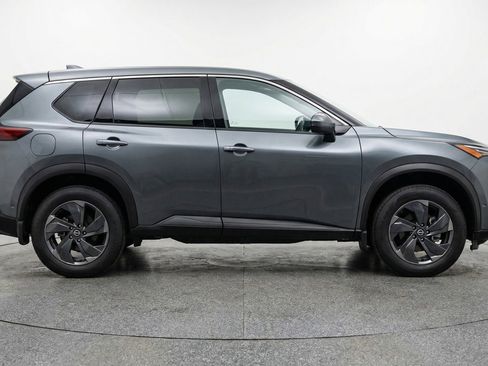 Used 2025 Nissan Rogue SV FWD image 11