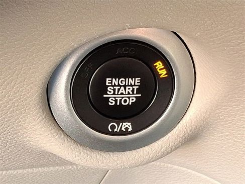 Used 2024 Chrysler Pacifica Touring-L image 22