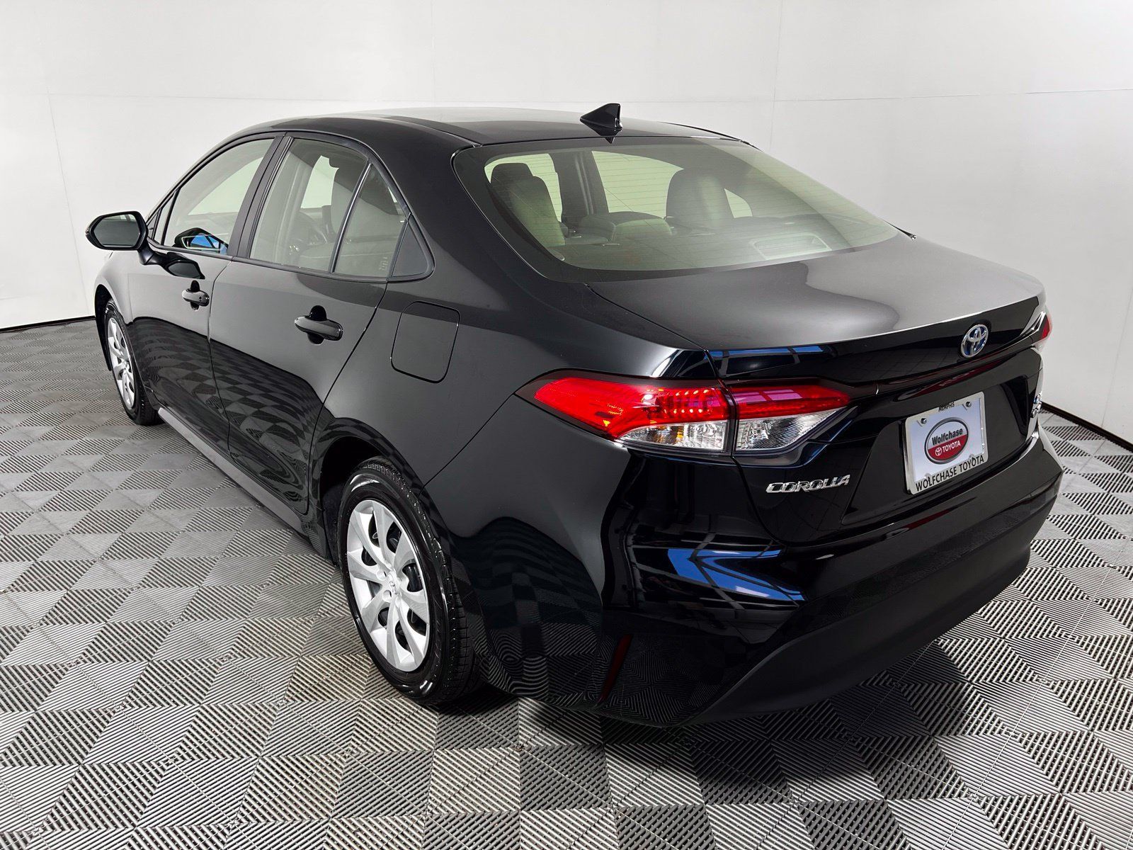 Used 2025 Toyota Corolla LE FWD image 7