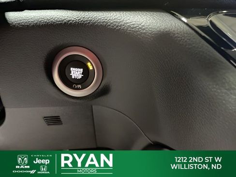 New 2026 Chrysler Pacifica Pinnacle image 39