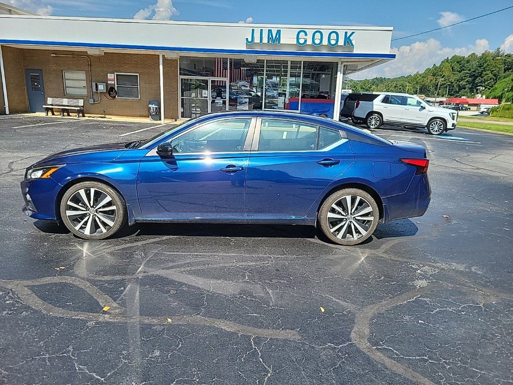 Used 2021 Nissan Altima 2.5 SR w/ SR Premium Package AWD/4WD image 12