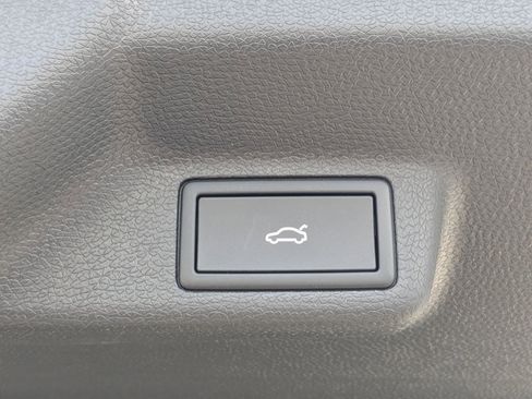 New 2025 Volkswagen ID. Buzz 1st Edition image 32