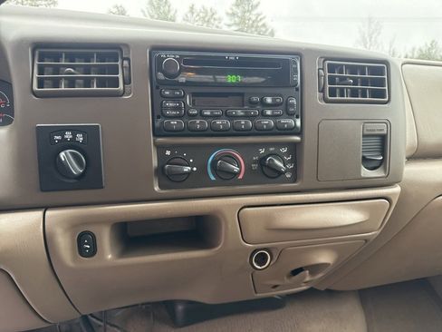 Used 2003 Ford F350 XLT image 19
