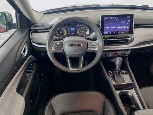 Used 2022 Jeep Compass Latitude FWD image 22