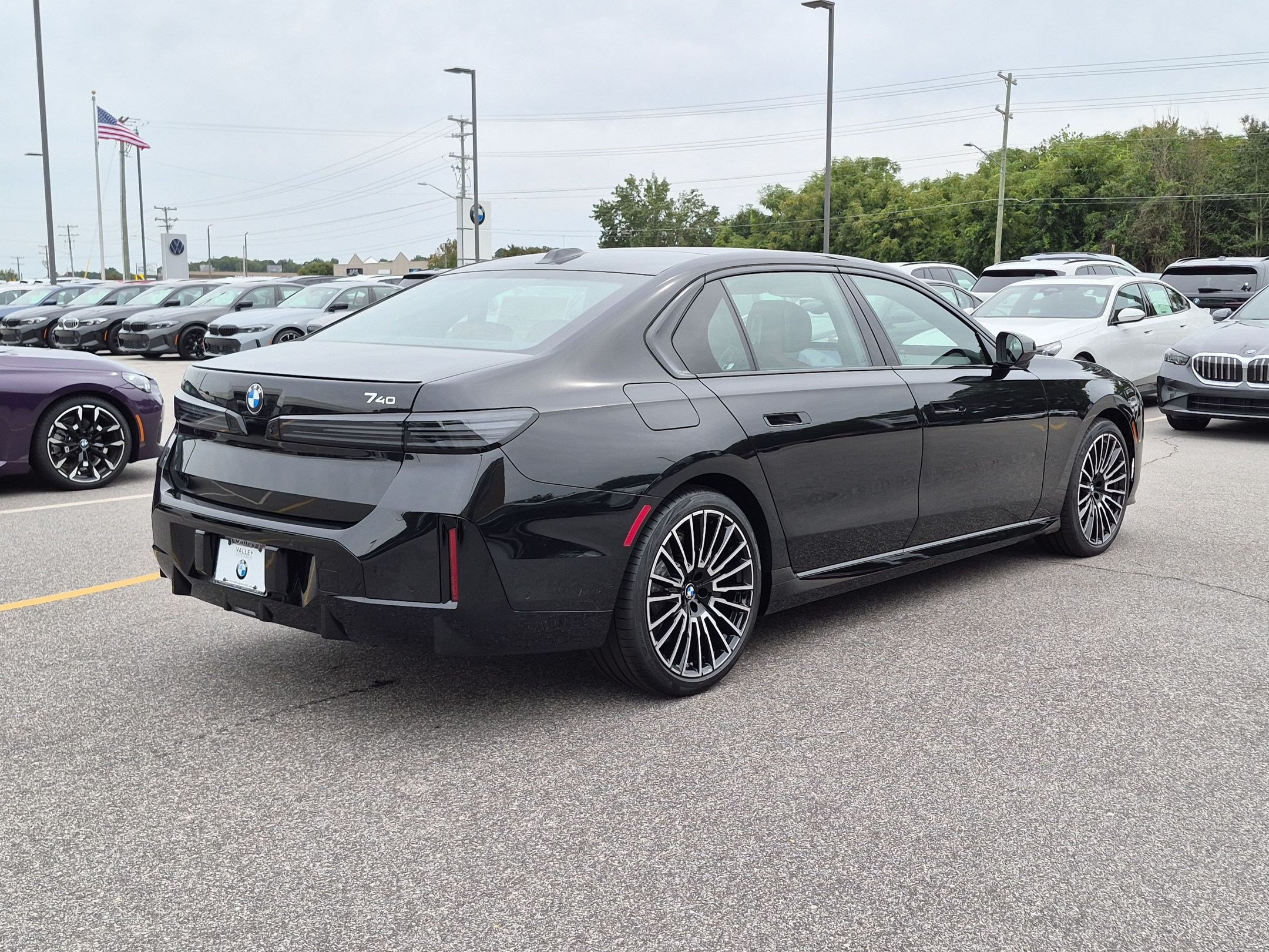 New 2027 BMW 740i w/ Executive Package RWD image 3