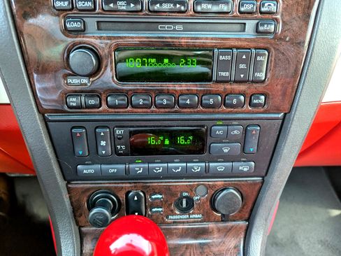 Used 2002 Ford Thunderbird image 28