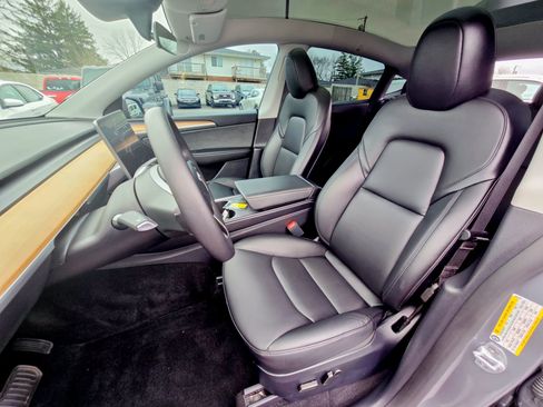 Used 2024 Tesla Model Y Long Range image 22