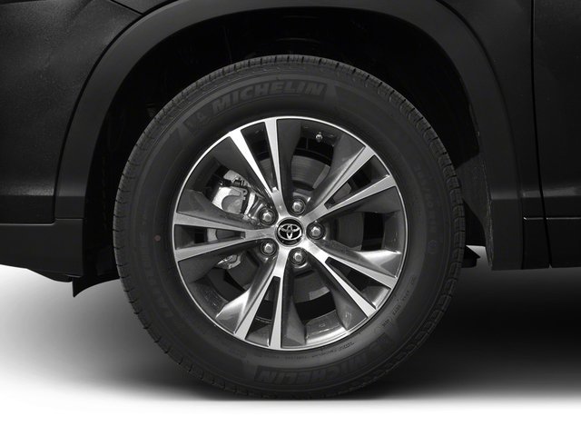 Used 2017 Toyota Highlander LE FWD image 13
