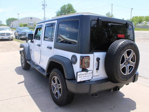 Used 2017 Jeep Wrangler Unlimited Sport w/ Quick Order Package 23S AWD/4WD image 6