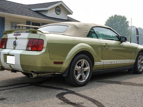 Used 2005 Ford Mustang Convertible RWD image 19