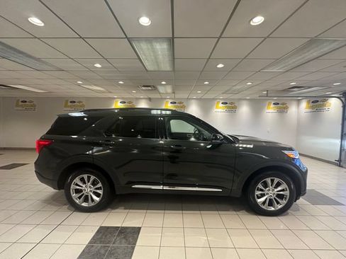 Used 2024 Ford Explorer XLT w/ Equipment Group 202A AWD/4WD image 3