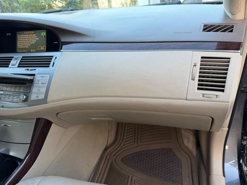 Used 2010 Toyota Avalon Limited FWD image 24