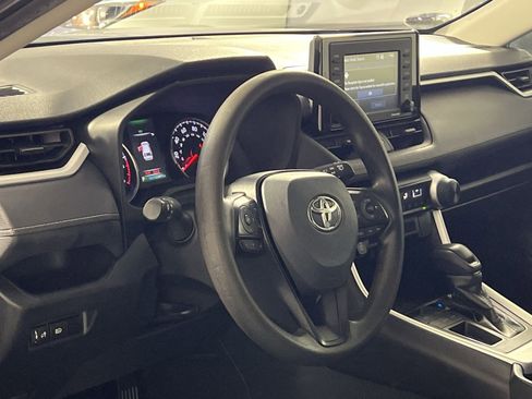 Used 2021 Toyota RAV4 LE image 14