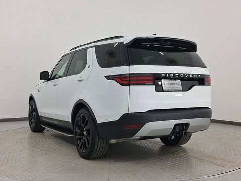 New 2025 Land Rover Discovery S image 3