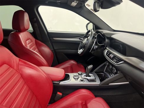 Used 2022 Alfa Romeo Stelvio Veloce image 51