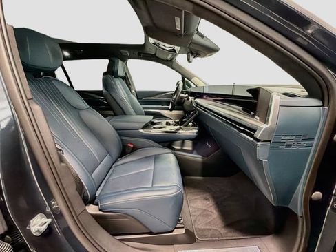 Certified 2025 Cadillac Escalade IQ Sport 2 w/ LPO, ONYX Package AWD/4WD image 27