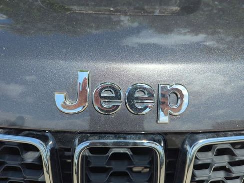 Used 2018 Jeep Grand Cherokee Limited AWD/4WD image 5