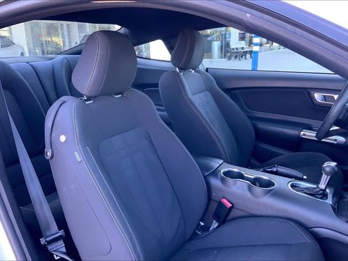 Used 2018 Ford Mustang Coupe image 8