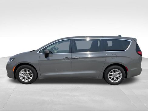 Used 2023 Chrysler Pacifica Touring-L FWD image 26
