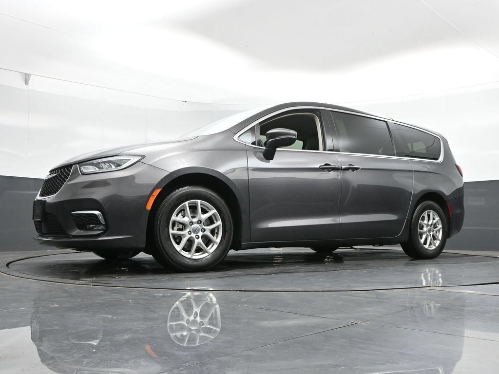 Used 2023 Chrysler Pacifica Touring-L FWD image 26