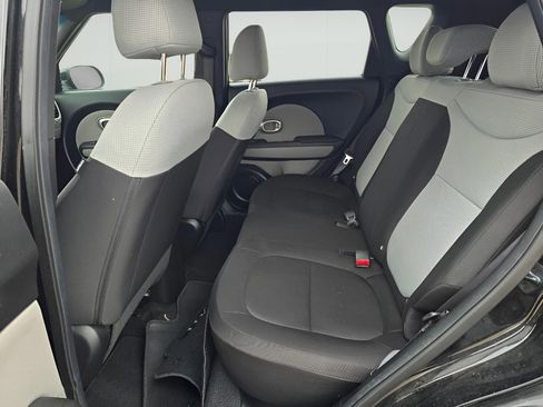 Used 2018 Kia Soul FWD image 11