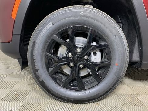 New 2025 Jeep Grand Cherokee Altitude image 8