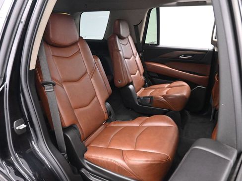 Used 2018 Cadillac Escalade Premium Luxury AWD/4WD image 19