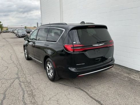 Used 2023 Chrysler Pacifica Limited image 40