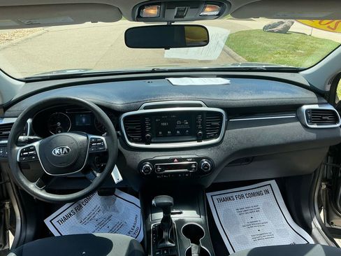 Used 2019 Kia Sorento AWD V6 image 13
