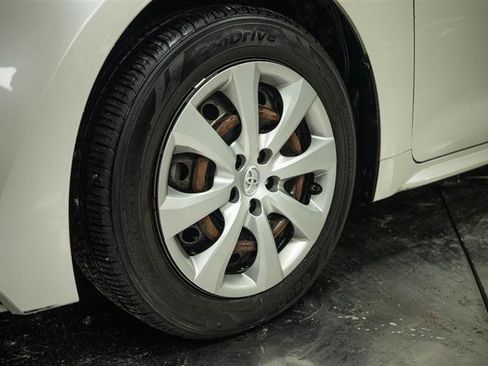 Used 2020 Toyota Corolla LE FWD image 3