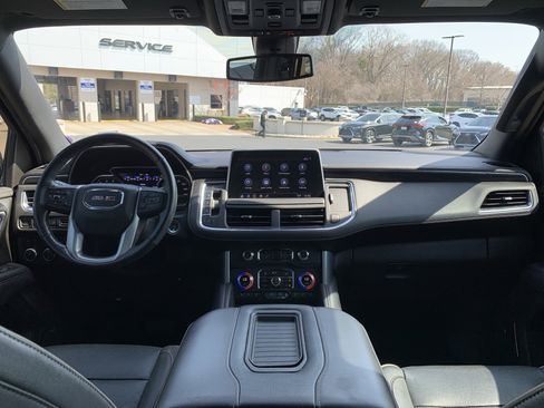 Used 2021 GMC Yukon XL SLT w/ SLT Premium Package image 30