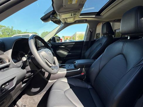 Used 2026 Toyota Highlander XLE AWD/4WD image 10