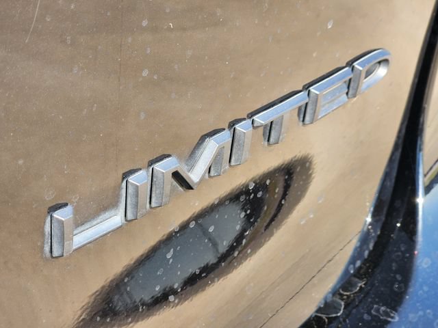 Used 2025 Chrysler Pacifica Limited FWD image 10